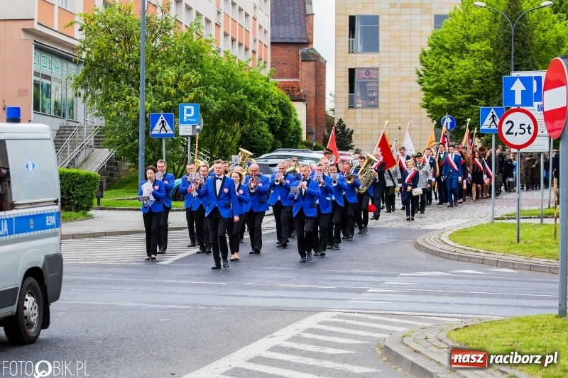 Zdjęcie w galerii na portalu naszraciborz.pl: Uroczystości 3-Majowe w Raciborzu. Setna rocznica I powstania śląskiego [WIDEO] wiadomości z regionu