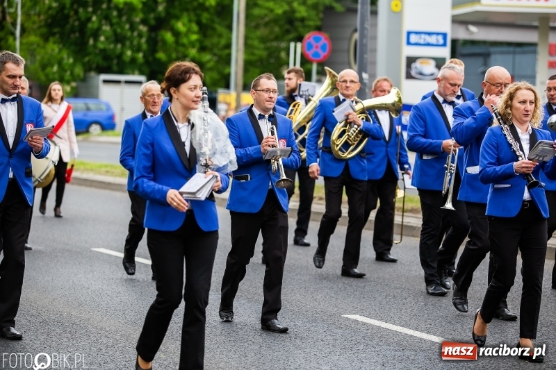 Zdjęcie w galerii na portalu naszraciborz.pl: Uroczystości 3-Majowe w Raciborzu. Setna rocznica I powstania śląskiego [WIDEO] wiadomości z regionu