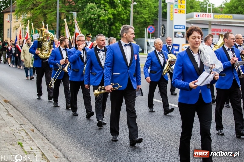 Zdjęcie w galerii na portalu naszraciborz.pl: Uroczystości 3-Majowe w Raciborzu. Setna rocznica I powstania śląskiego [WIDEO] wiadomości z regionu