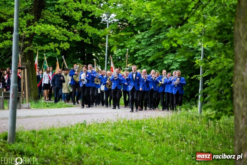 Zdjęcie w galerii na portalu naszraciborz.pl: Uroczystości 3-Majowe w Raciborzu. Setna rocznica I powstania śląskiego [WIDEO] wiadomości z regionu