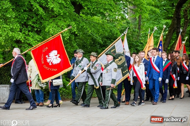 Zdjęcie w galerii na portalu naszraciborz.pl: Uroczystości 3-Majowe w Raciborzu. Setna rocznica I powstania śląskiego [WIDEO] wiadomości z regionu