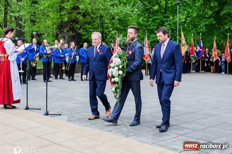 Zdjęcie w galerii na portalu naszraciborz.pl: Uroczystości 3-Majowe w Raciborzu. Setna rocznica I powstania śląskiego [WIDEO] wiadomości z regionu