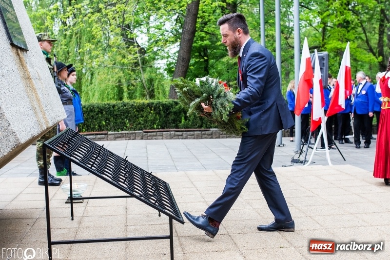 Zdjęcie w galerii na portalu naszraciborz.pl: Uroczystości 3-Majowe w Raciborzu. Setna rocznica I powstania śląskiego [WIDEO] wiadomości z regionu