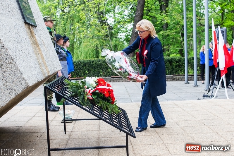 Zdjęcie w galerii na portalu naszraciborz.pl: Uroczystości 3-Majowe w Raciborzu. Setna rocznica I powstania śląskiego [WIDEO] wiadomości z regionu