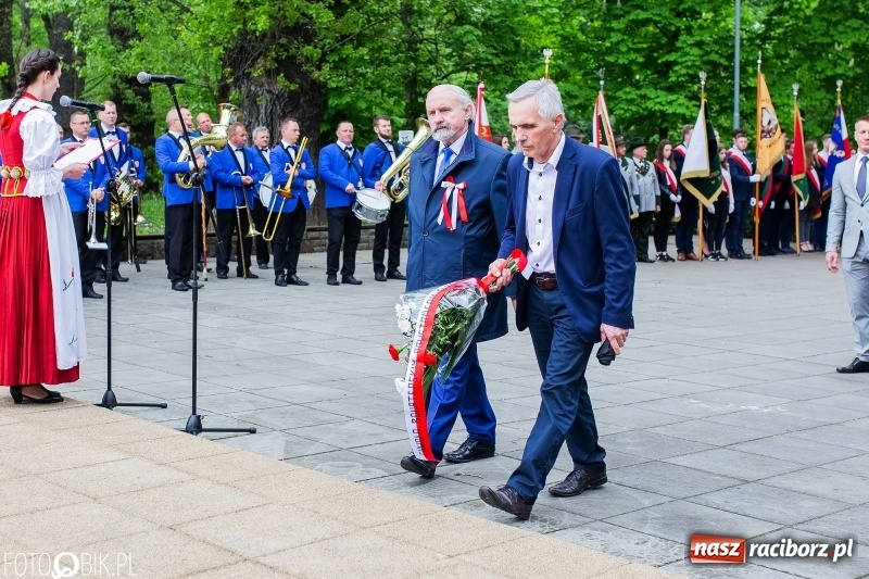 Zdjęcie w galerii na portalu naszraciborz.pl: Uroczystości 3-Majowe w Raciborzu. Setna rocznica I powstania śląskiego [WIDEO] wiadomości z regionu