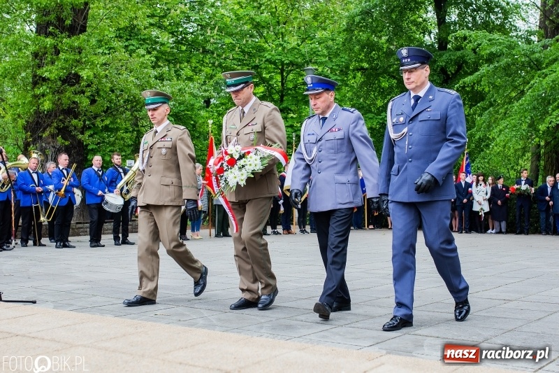 Zdjęcie w galerii na portalu naszraciborz.pl: Uroczystości 3-Majowe w Raciborzu. Setna rocznica I powstania śląskiego [WIDEO] wiadomości z regionu