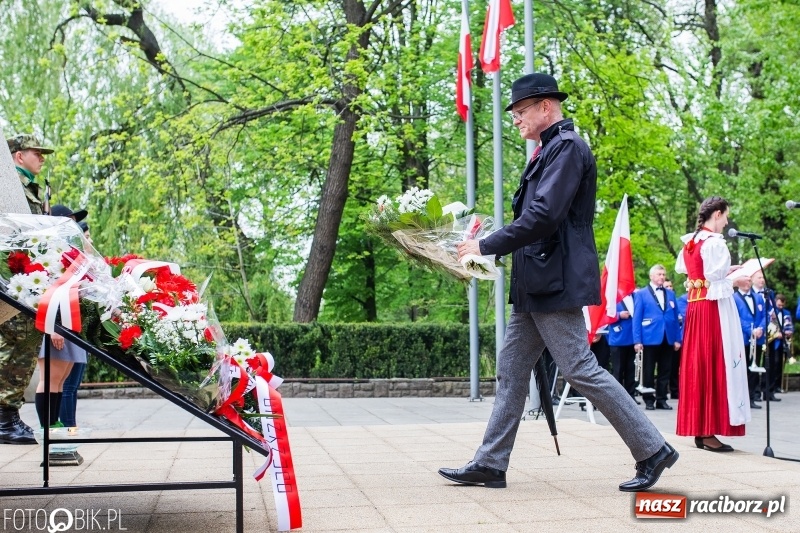 Zdjęcie w galerii na portalu naszraciborz.pl: Uroczystości 3-Majowe w Raciborzu. Setna rocznica I powstania śląskiego [WIDEO] wiadomości z regionu
