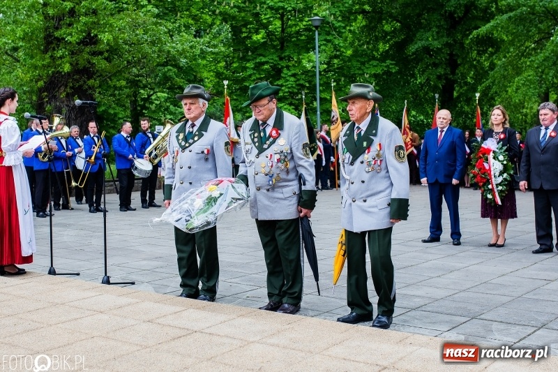 Zdjęcie w galerii na portalu naszraciborz.pl: Uroczystości 3-Majowe w Raciborzu. Setna rocznica I powstania śląskiego [WIDEO] wiadomości z regionu