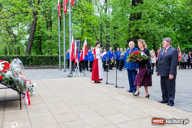 Zdjęcie w galerii na portalu naszraciborz.pl: Uroczystości 3-Majowe w Raciborzu. Setna rocznica I powstania śląskiego [WIDEO] wiadomości z regionu