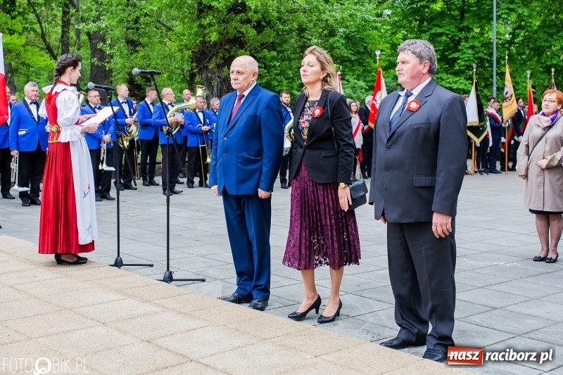 Zdjęcie w galerii na portalu naszraciborz.pl: Uroczystości 3-Majowe w Raciborzu. Setna rocznica I powstania śląskiego [WIDEO] wiadomości z regionu