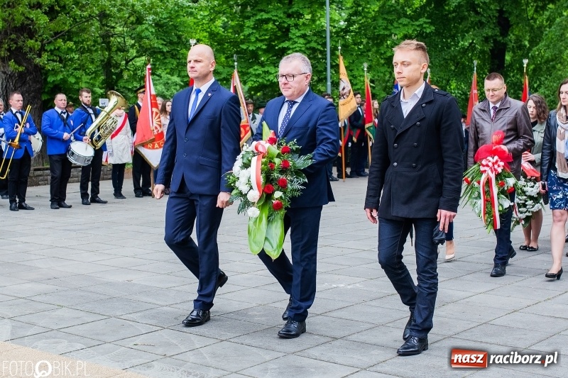 Zdjęcie w galerii na portalu naszraciborz.pl: Uroczystości 3-Majowe w Raciborzu. Setna rocznica I powstania śląskiego [WIDEO] wiadomości z regionu