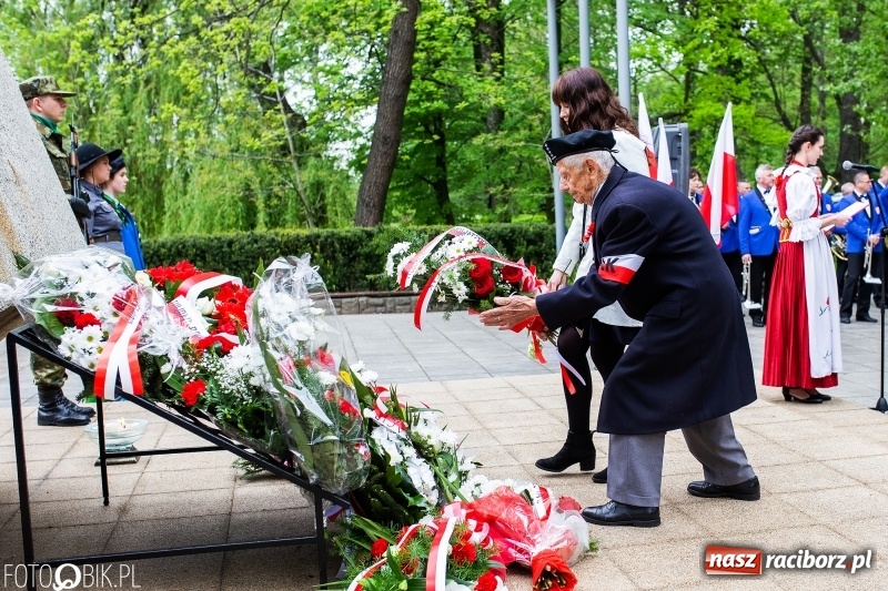 Zdjęcie w galerii na portalu naszraciborz.pl: Uroczystości 3-Majowe w Raciborzu. Setna rocznica I powstania śląskiego [WIDEO] wiadomości z regionu