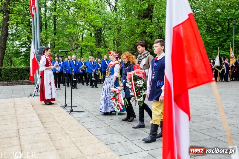 Zdjęcie w galerii na portalu naszraciborz.pl: Uroczystości 3-Majowe w Raciborzu. Setna rocznica I powstania śląskiego [WIDEO] wiadomości z regionu