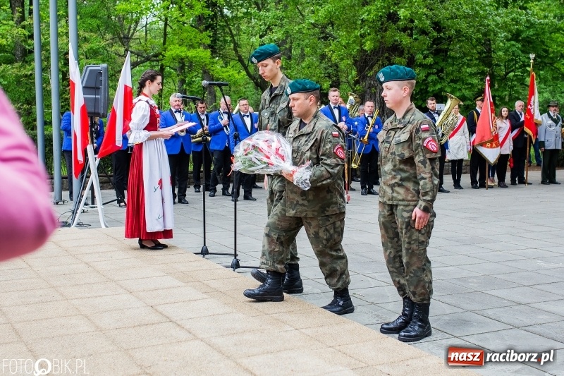 Zdjęcie w galerii na portalu naszraciborz.pl: Uroczystości 3-Majowe w Raciborzu. Setna rocznica I powstania śląskiego [WIDEO] wiadomości z regionu