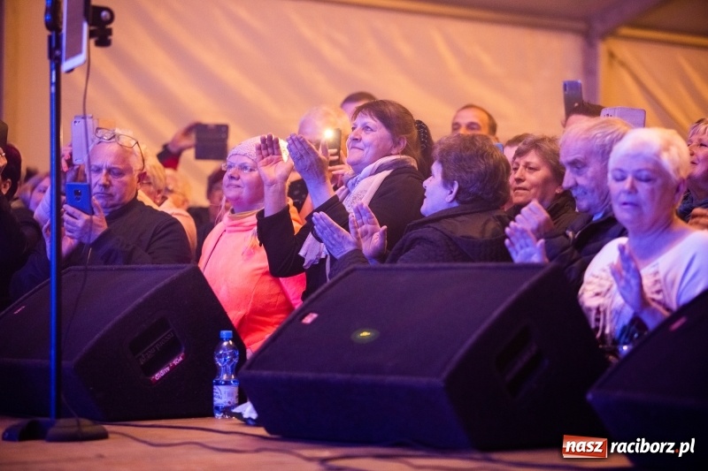 Zdjęcie w galerii na portalu naszraciborz.pl: Toby na finał trzeciego dnia majówki w Nędzy wiadomości z regionu