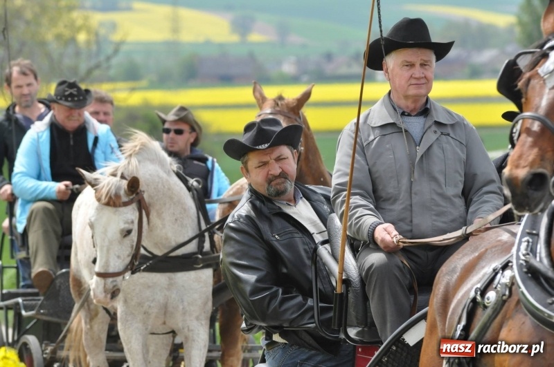 Zdjęcie w galerii na portalu naszraciborz.pl: Wiosenny korowód konny w gminie Pietrowice Wielkie [FOTO i WIDEO] wiadomości z regionu