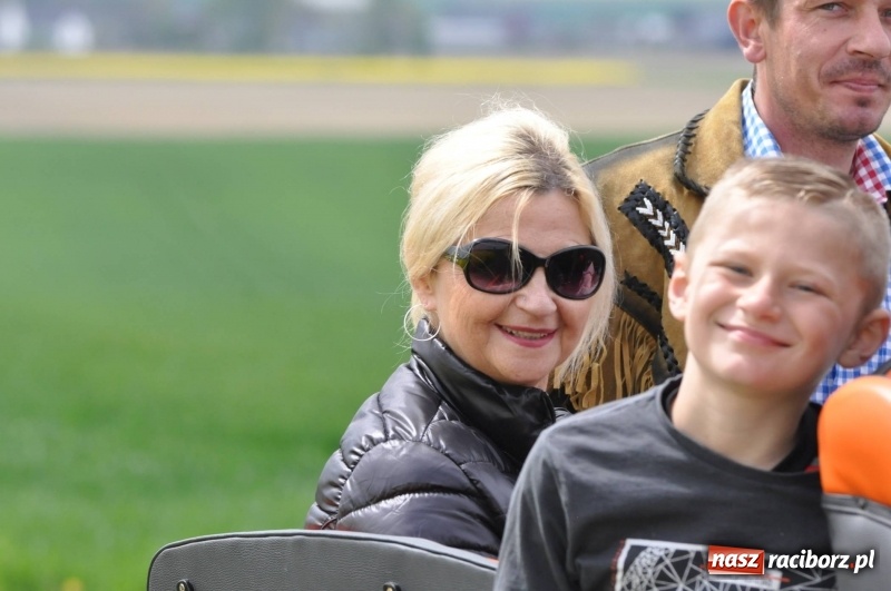 Zdjęcie w galerii na portalu naszraciborz.pl: Wiosenny korowód konny w gminie Pietrowice Wielkie [FOTO i WIDEO] wiadomości z regionu