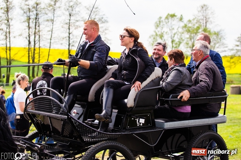 Zdjęcie w galerii na portalu naszraciborz.pl: Wiosenny korowód konny w gminie Pietrowice Wielkie [FOTO i WIDEO] wiadomości z regionu