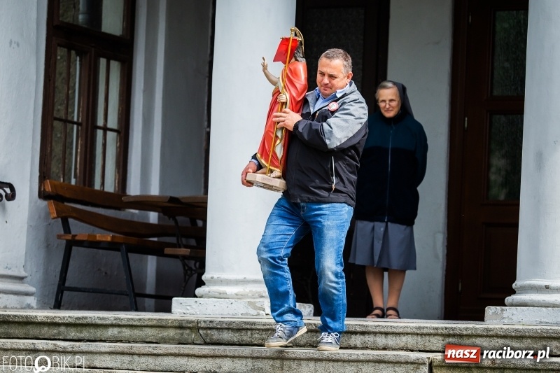Zdjęcie w galerii na portalu naszraciborz.pl: Konna procesja ku czci św. Floriana w Pogrzebieniu  wiadomości z regionu
