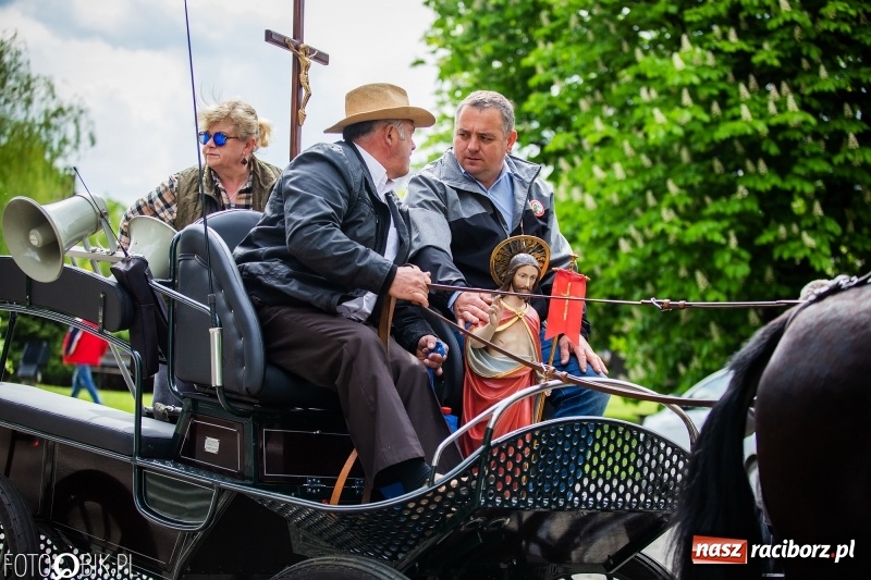 Zdjęcie w galerii na portalu naszraciborz.pl: Konna procesja ku czci św. Floriana w Pogrzebieniu  wiadomości z regionu