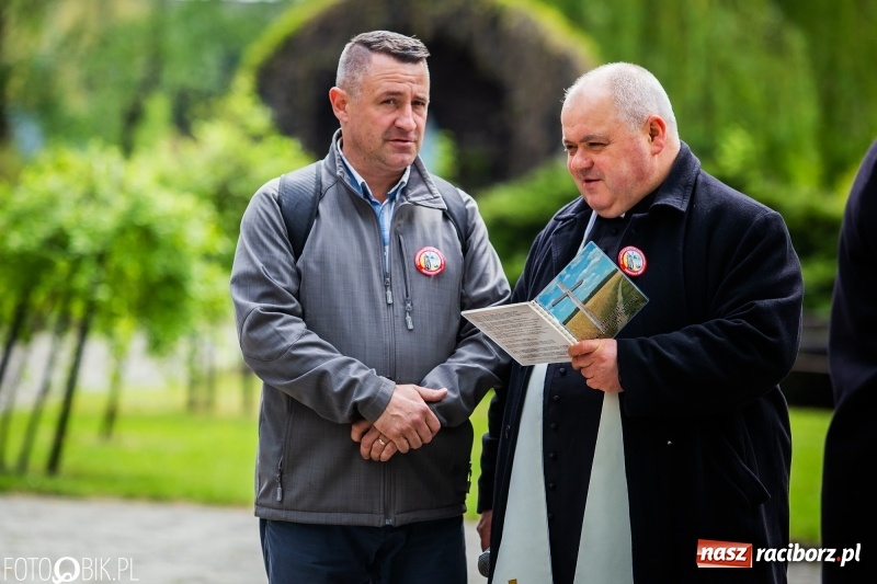 Zdjęcie w galerii na portalu naszraciborz.pl: Konna procesja ku czci św. Floriana w Pogrzebieniu  wiadomości z regionu