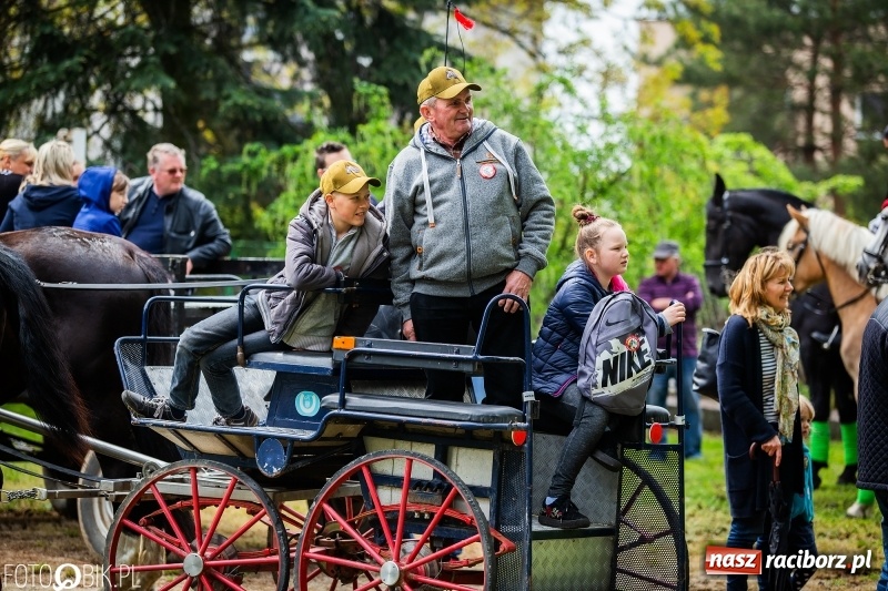 Zdjęcie w galerii na portalu naszraciborz.pl: Konna procesja ku czci św. Floriana w Pogrzebieniu  wiadomości z regionu
