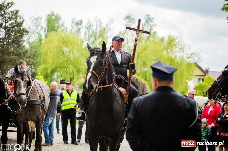 Zdjęcie w galerii na portalu naszraciborz.pl: Konna procesja ku czci św. Floriana w Pogrzebieniu  wiadomości z regionu