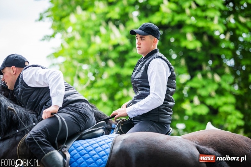 Zdjęcie w galerii na portalu naszraciborz.pl: Konna procesja ku czci św. Floriana w Pogrzebieniu  wiadomości z regionu