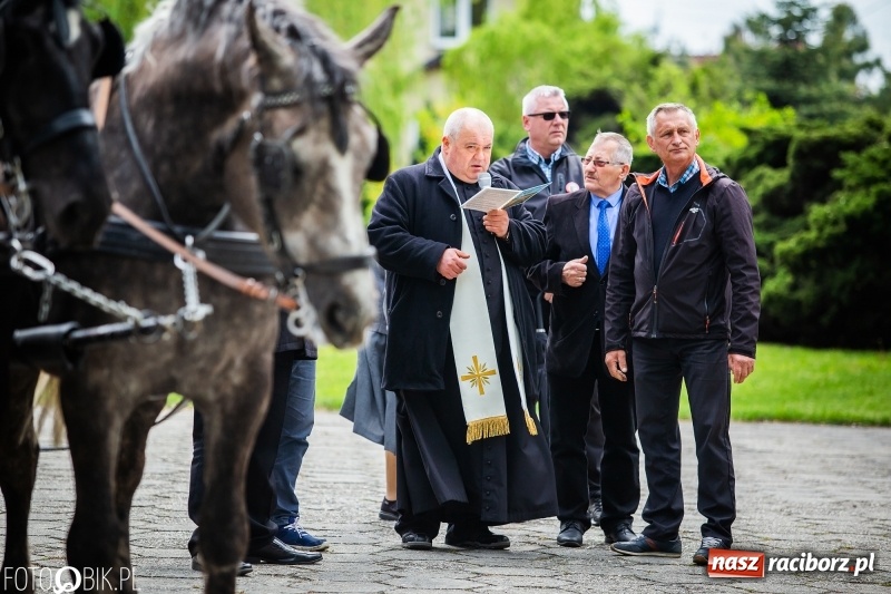 Zdjęcie w galerii na portalu naszraciborz.pl: Konna procesja ku czci św. Floriana w Pogrzebieniu  wiadomości z regionu