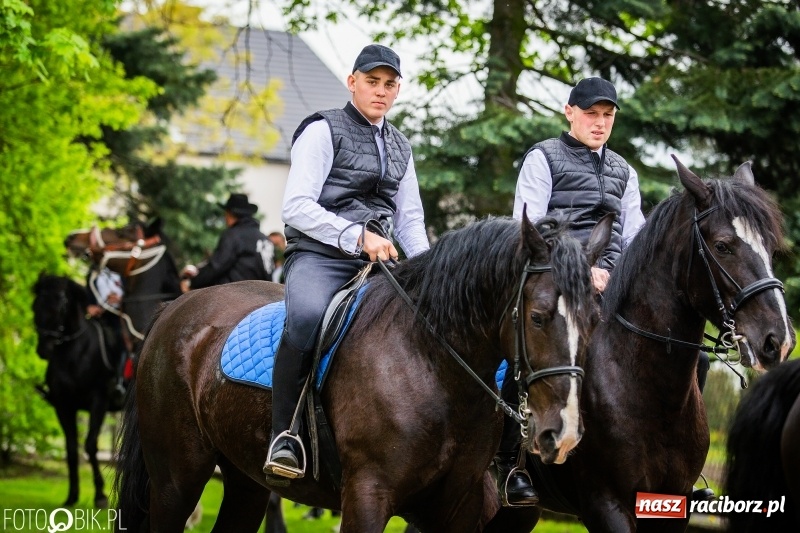 Zdjęcie w galerii na portalu naszraciborz.pl: Konna procesja ku czci św. Floriana w Pogrzebieniu  wiadomości z regionu