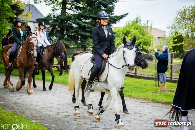 Zdjęcie w galerii na portalu naszraciborz.pl: Konna procesja ku czci św. Floriana w Pogrzebieniu  wiadomości z regionu