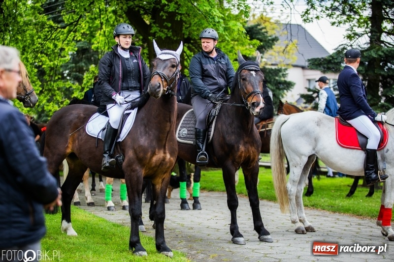 Zdjęcie w galerii na portalu naszraciborz.pl: Konna procesja ku czci św. Floriana w Pogrzebieniu  wiadomości z regionu