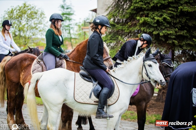 Zdjęcie w galerii na portalu naszraciborz.pl: Konna procesja ku czci św. Floriana w Pogrzebieniu  wiadomości z regionu
