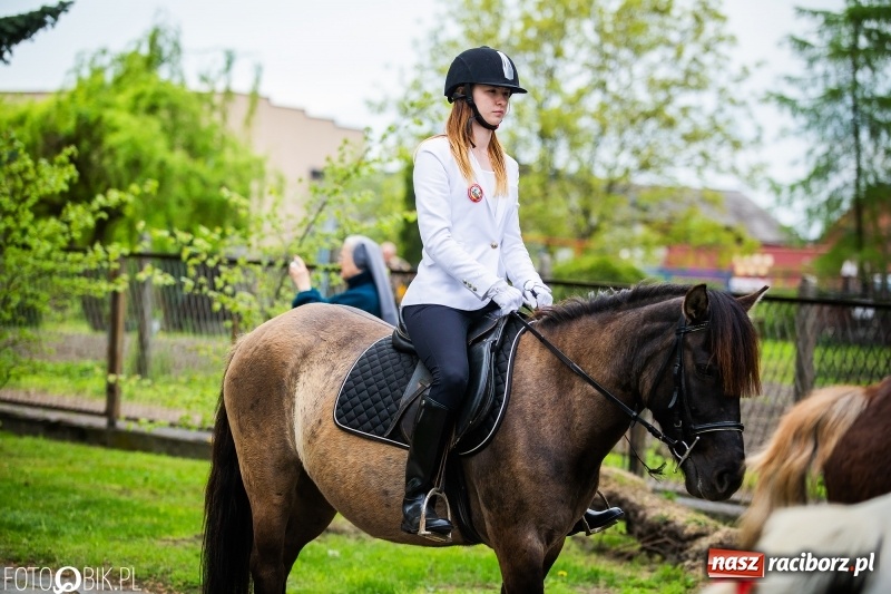 Zdjęcie w galerii na portalu naszraciborz.pl: Konna procesja ku czci św. Floriana w Pogrzebieniu  wiadomości z regionu
