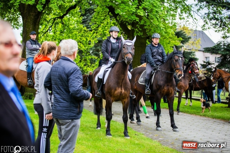 Zdjęcie w galerii na portalu naszraciborz.pl: Konna procesja ku czci św. Floriana w Pogrzebieniu  wiadomości z regionu