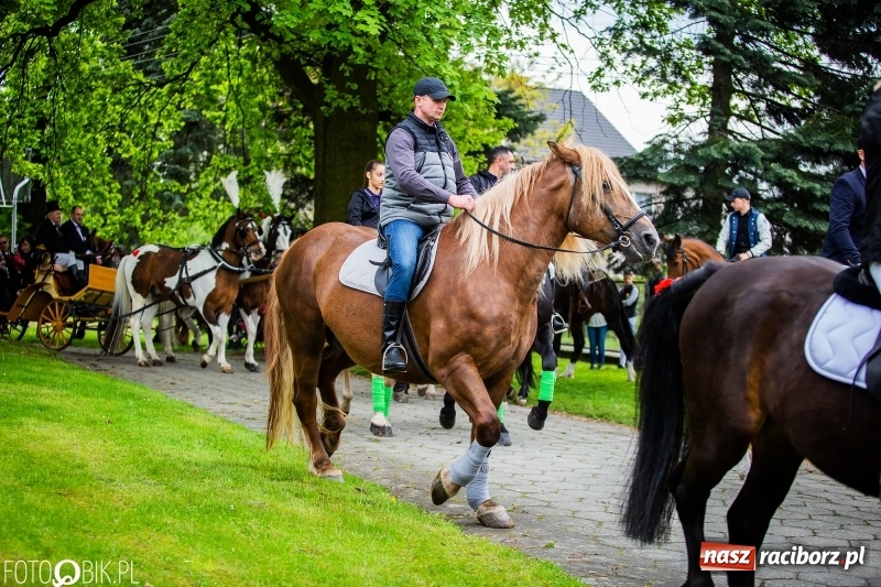 Zdjęcie w galerii na portalu naszraciborz.pl: Konna procesja ku czci św. Floriana w Pogrzebieniu  wiadomości z regionu
