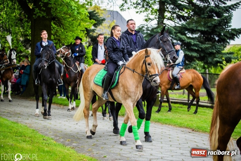 Zdjęcie w galerii na portalu naszraciborz.pl: Konna procesja ku czci św. Floriana w Pogrzebieniu  wiadomości z regionu
