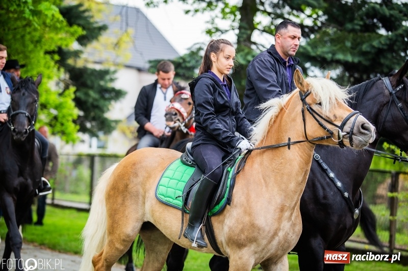 Zdjęcie w galerii na portalu naszraciborz.pl: Konna procesja ku czci św. Floriana w Pogrzebieniu  wiadomości z regionu