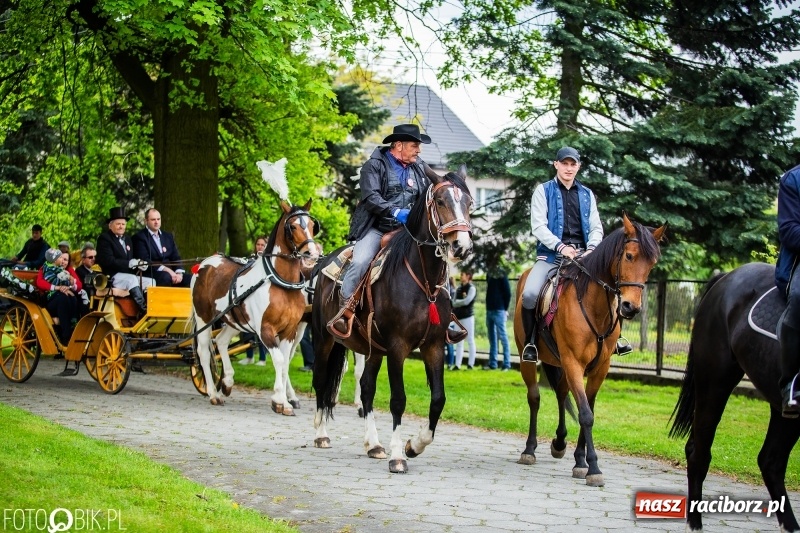 Zdjęcie w galerii na portalu naszraciborz.pl: Konna procesja ku czci św. Floriana w Pogrzebieniu  wiadomości z regionu