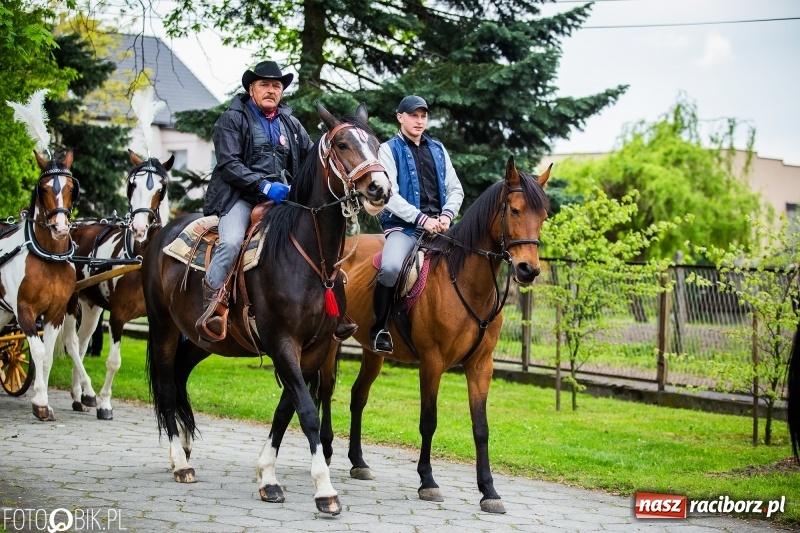 Zdjęcie w galerii na portalu naszraciborz.pl: Konna procesja ku czci św. Floriana w Pogrzebieniu  wiadomości z regionu