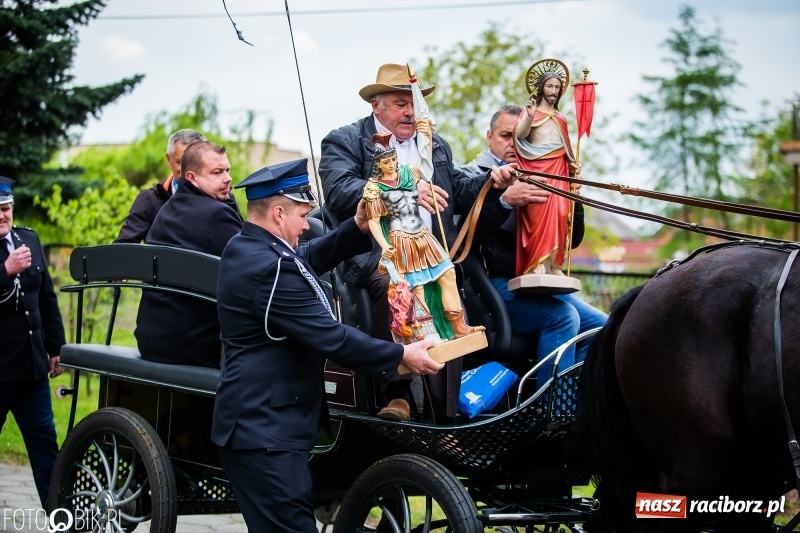 Zdjęcie w galerii na portalu naszraciborz.pl: Konna procesja ku czci św. Floriana w Pogrzebieniu  wiadomości z regionu