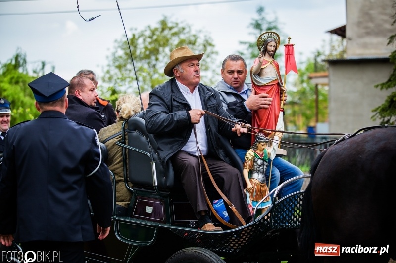 Zdjęcie w galerii na portalu naszraciborz.pl: Konna procesja ku czci św. Floriana w Pogrzebieniu  wiadomości z regionu