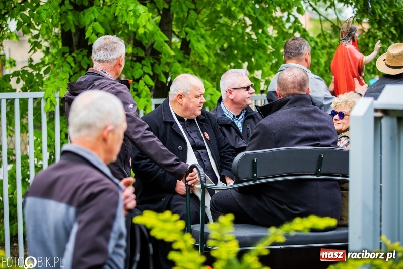 Zdjęcie w galerii na portalu naszraciborz.pl: Konna procesja ku czci św. Floriana w Pogrzebieniu  wiadomości z regionu