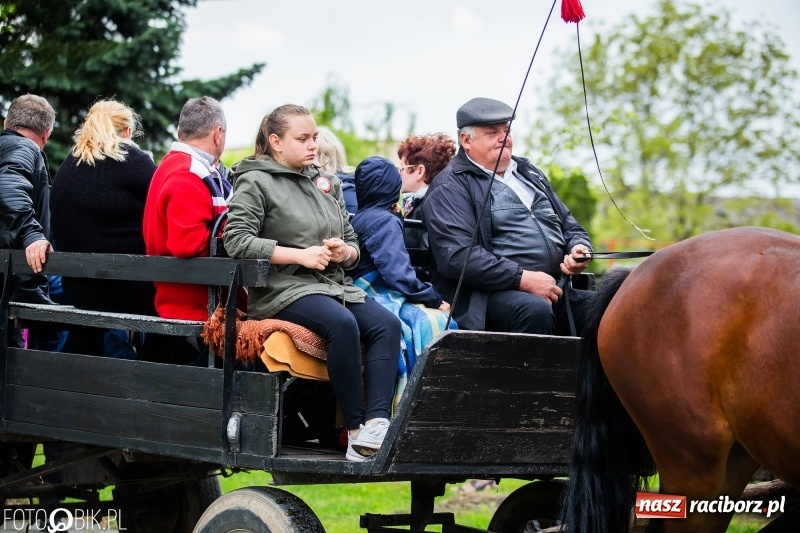 Zdjęcie w galerii na portalu naszraciborz.pl: Konna procesja ku czci św. Floriana w Pogrzebieniu  wiadomości z regionu