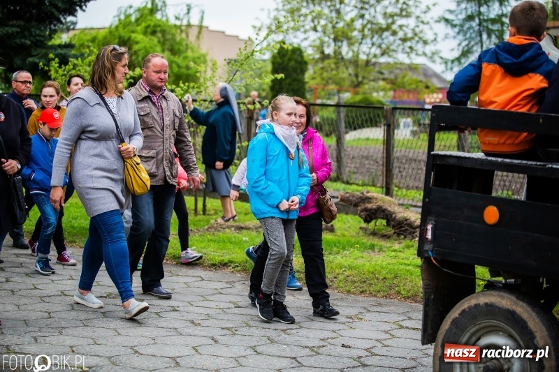 Zdjęcie w galerii na portalu naszraciborz.pl: Konna procesja ku czci św. Floriana w Pogrzebieniu  wiadomości z regionu