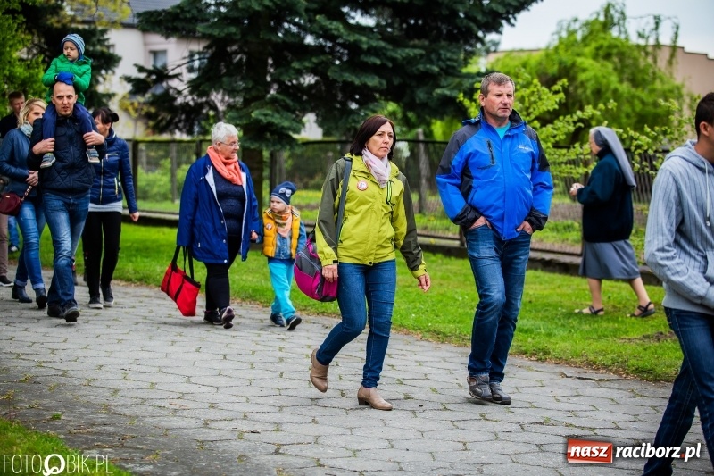 Zdjęcie w galerii na portalu naszraciborz.pl: Konna procesja ku czci św. Floriana w Pogrzebieniu  wiadomości z regionu