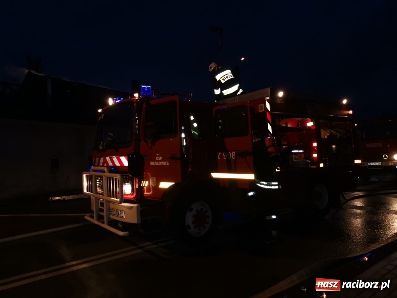 Zdjęcie w galerii na portalu naszraciborz.pl: Pożar budynku przy Raciborskiej w Bieńkowicach [FOTO i WIDEO] wiadomości z regionu