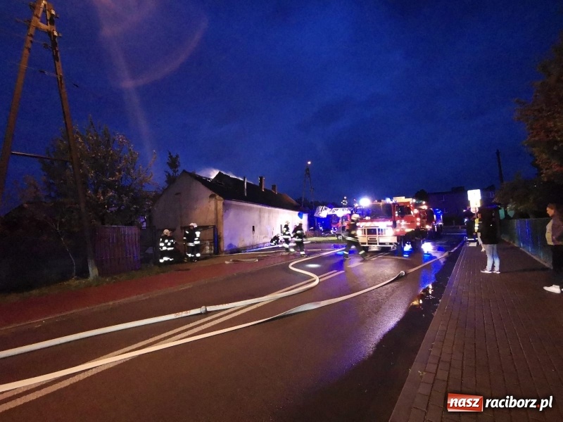 Zdjęcie w galerii na portalu naszraciborz.pl: Pożar budynku przy Raciborskiej w Bieńkowicach [FOTO i WIDEO] wiadomości z regionu