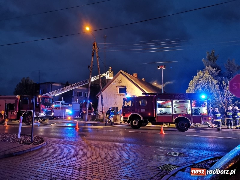 Zdjęcie w galerii na portalu naszraciborz.pl: Pożar budynku przy Raciborskiej w Bieńkowicach [FOTO i WIDEO] wiadomości z regionu