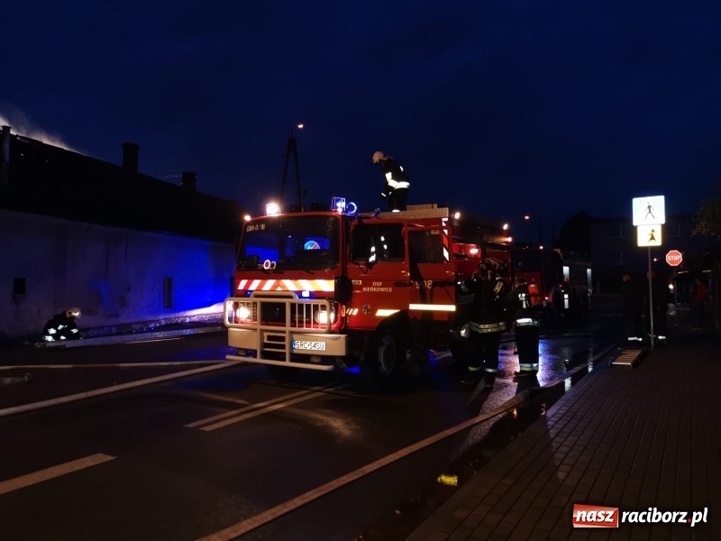 Zdjęcie w galerii na portalu naszraciborz.pl: Pożar budynku przy Raciborskiej w Bieńkowicach [FOTO i WIDEO] wiadomości z regionu
